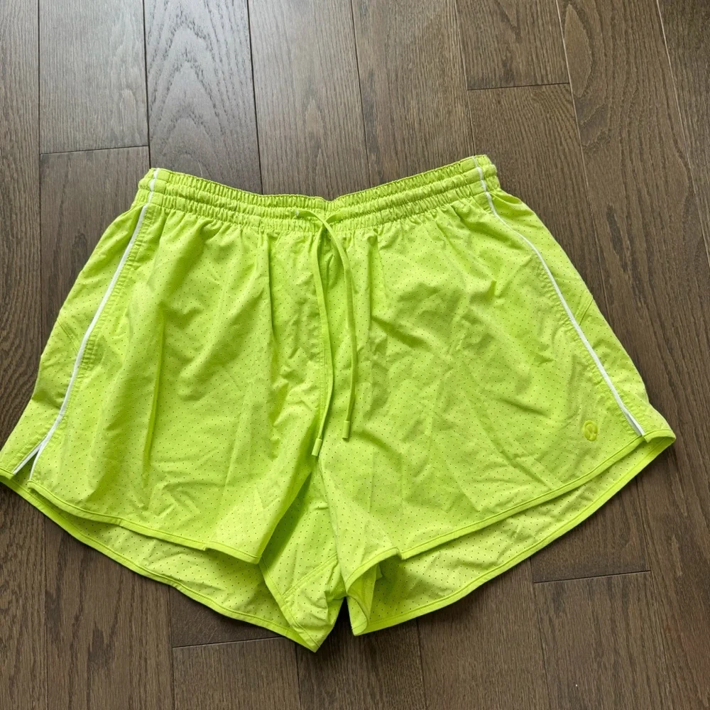 LULULEMON COURT RIVAL SHORTS - Picture 2 of 5